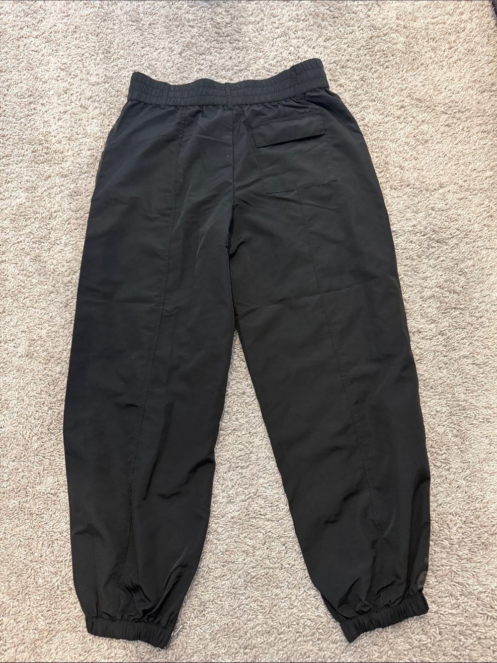 Black Elastic-Waist Capris with Side Satin Panels and Ankle Zips - Picture 4 of 10